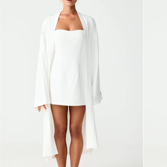 Daphne Robe (White) - Picture 1 of 4